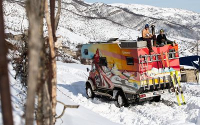 A Foreign Native : Les Snowmads, des fous de neige et un camion